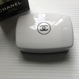CHANEL vintage oil-purifying facial soap with travel case